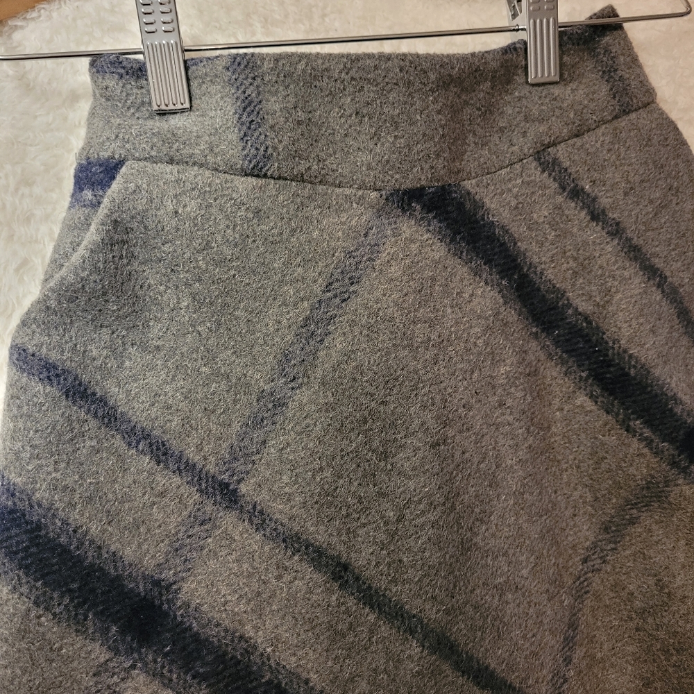Long fashionable scirt